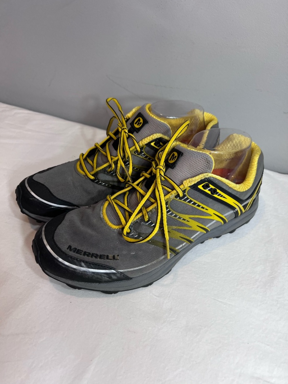 Merrell Mix Master mens Trail Running Shoes in a gray and yellow size 9